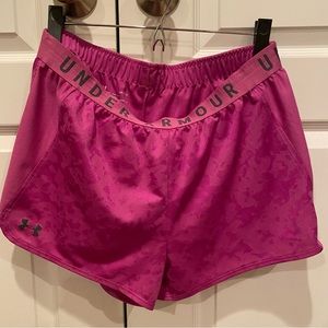 UNDER ARMOUR HeatgGear Magenta Shorts
